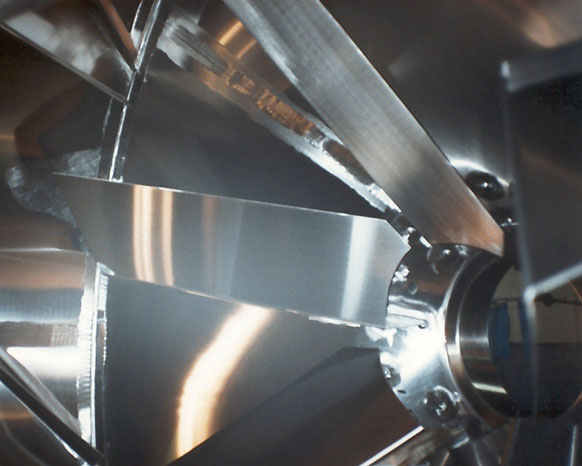 Continuous, polished welds of stainless mixing flights having 0.25-in (6mm) radii, and are spaced for easy access and sanitizing.